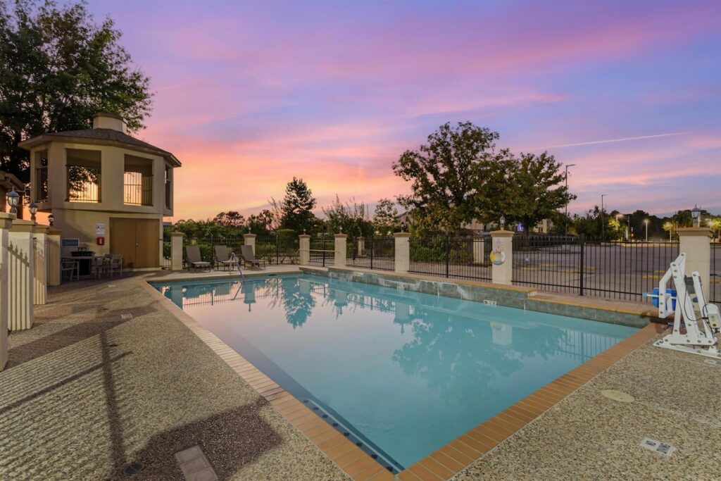 Best Western Plus North Houston Inn & Suites - Image 3