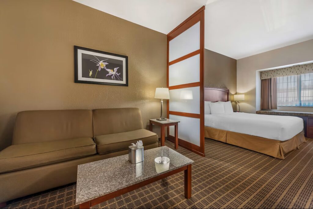 Best Western Plus Peak Vista Inn & Suites - Image 3