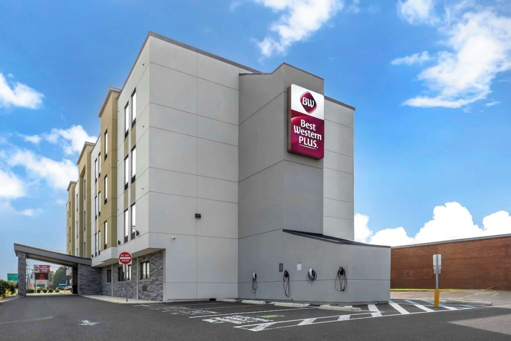 Best Western Plus Philadelphia-Pennsauken Hotel - Image 2