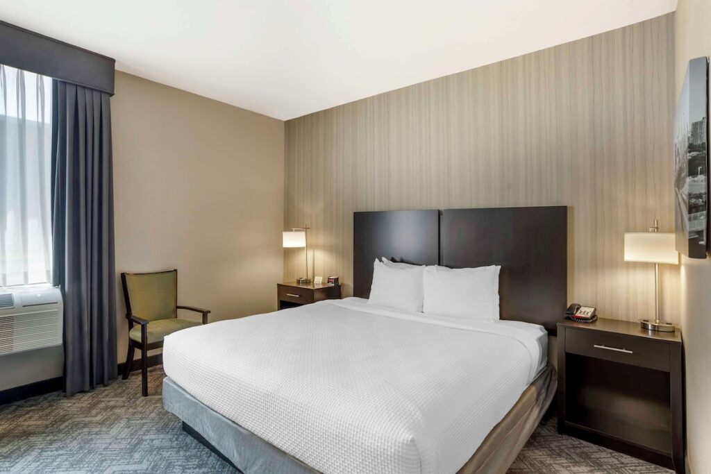 Best Western Plus Philadelphia-Pennsauken Hotel - Image 4