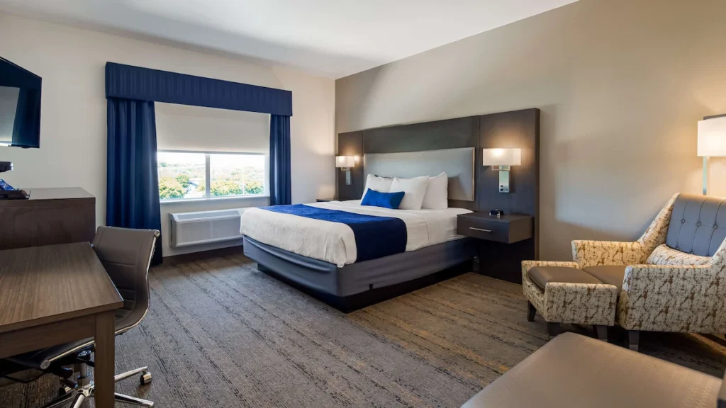 Best Western Plus Roland Inn & Suites - Image 5