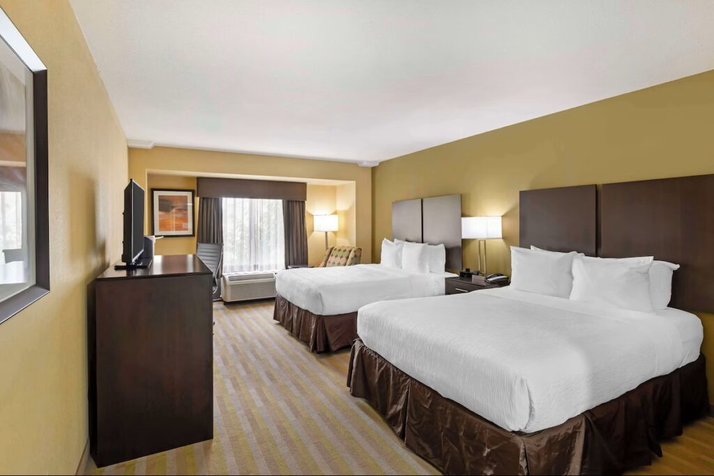 Best Western Plus Thornburg Inn & Suites - Image 2