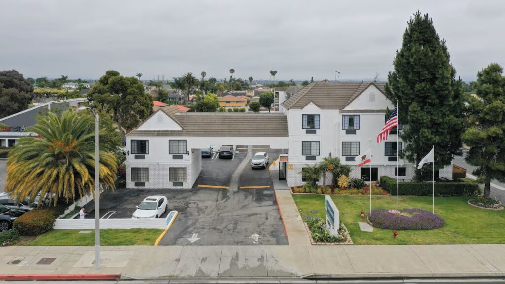 Best Western Surf City - Image 1