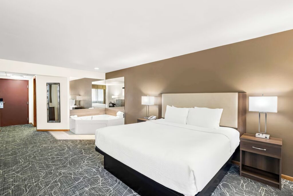 Best Western West Towne Suites - Image 3