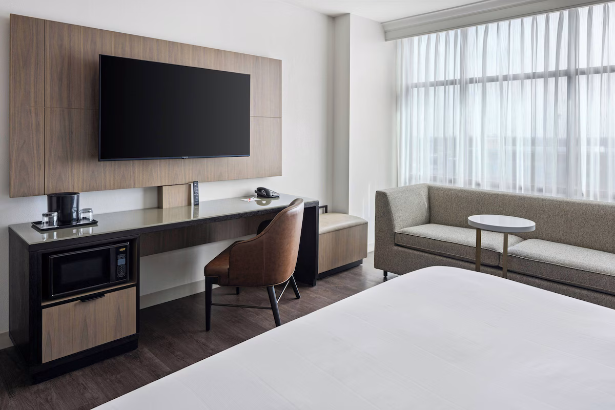 Marriott Bloomington Normal Hotel and Conference Center - Image 5