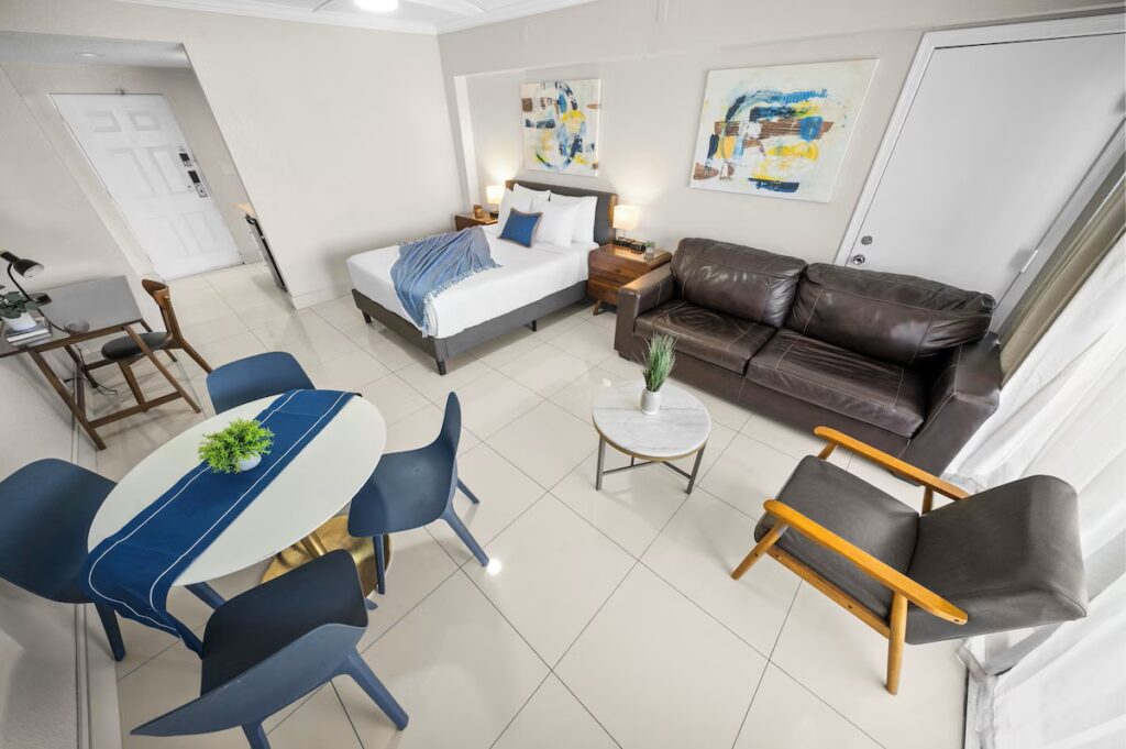 Boca Plaza - Image 2