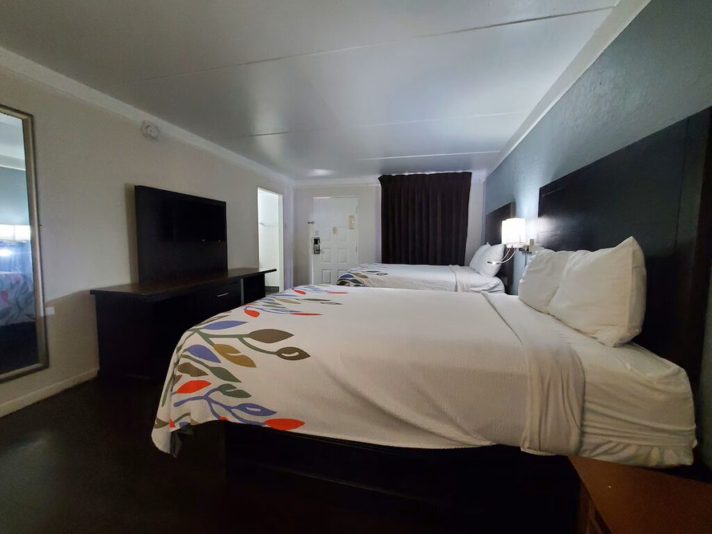 Budget Host Inn- Medical Center - Image 2