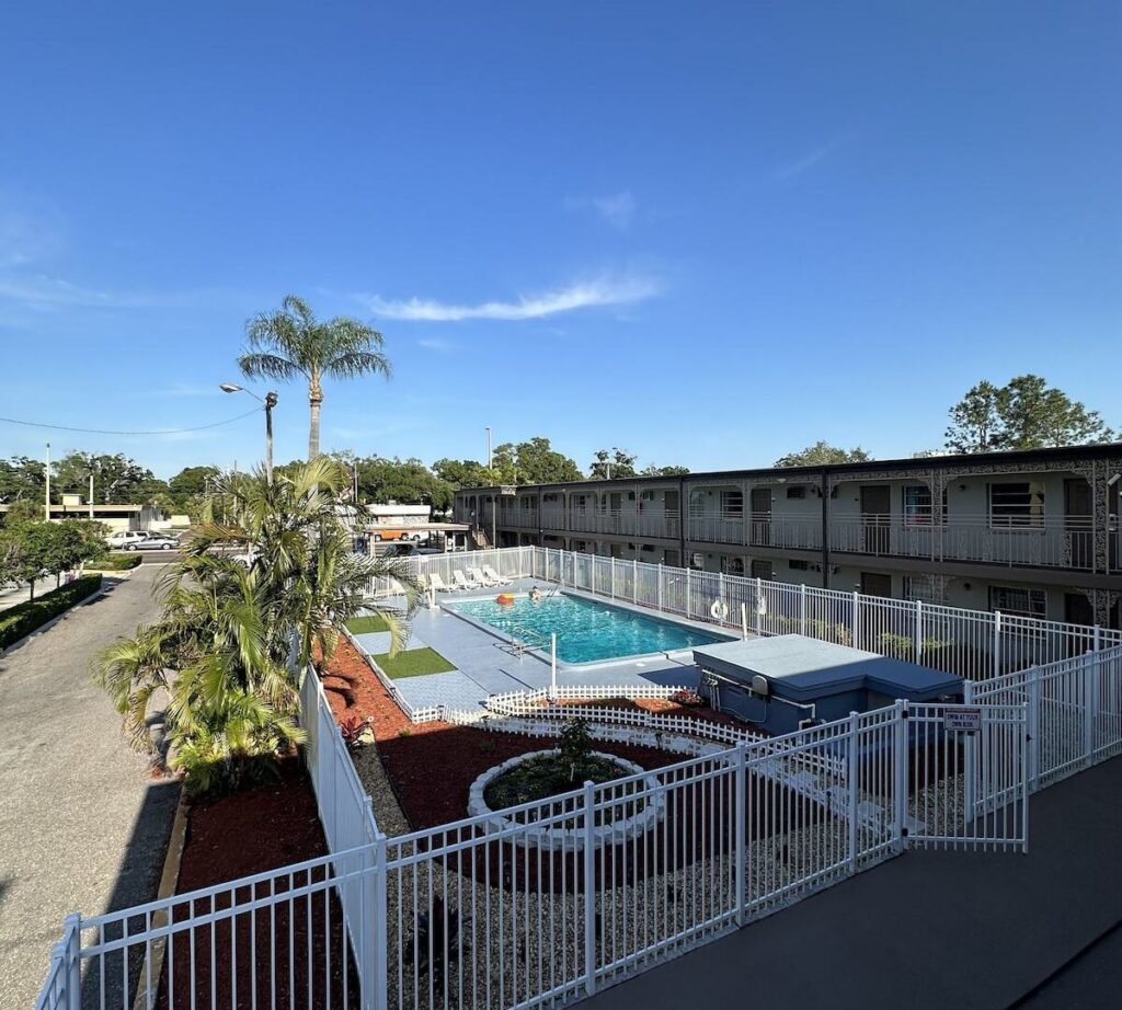 Budget Inn - St. Petersburg - Image 1