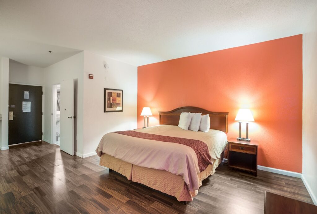 Budgetel Inns & Suites - Atlanta Galleria Stadium - Image 5