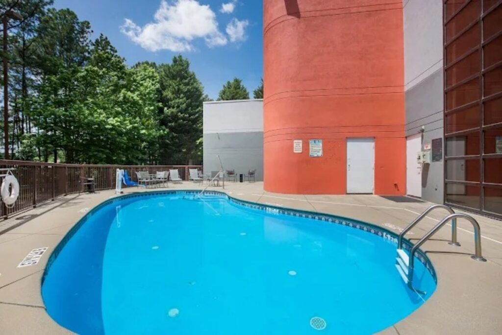 Budgetel Inns & Suites - Atlanta Galleria Stadium - Image 3