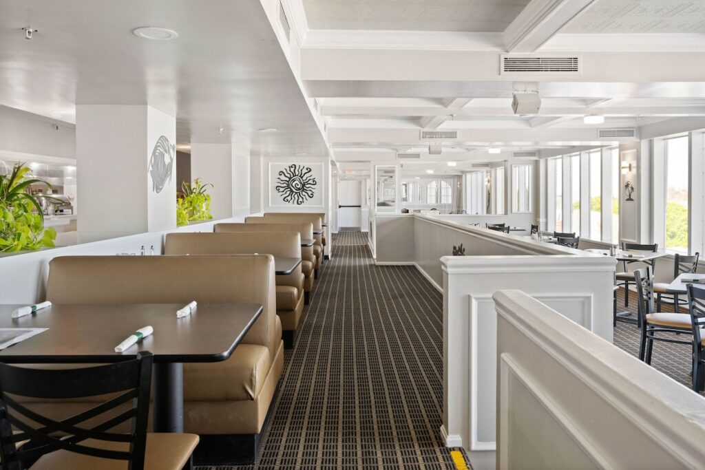 Carousel Resort Hotel and Condominiums - Image 4