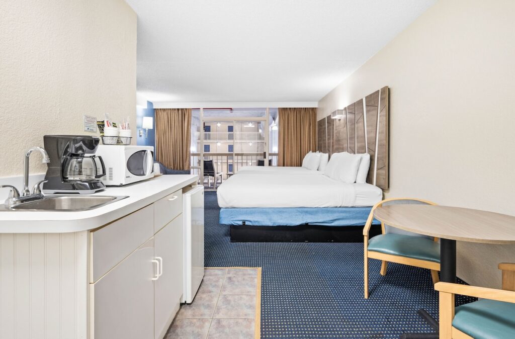 Carousel Resort Hotel and Condominiums - Image 6