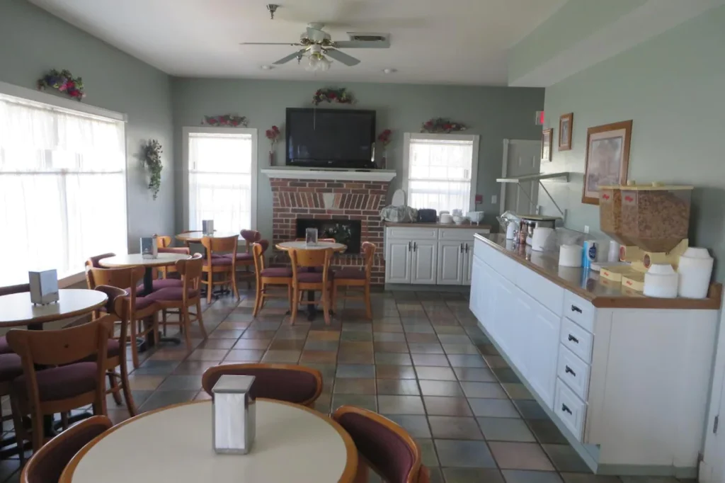 Carriage House Inn - Image 3