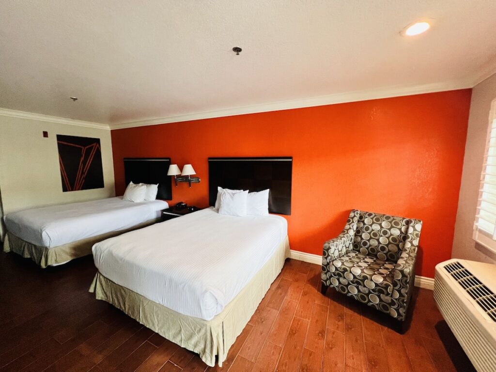 Casa Blanca Hotel - Orange - Image 3
