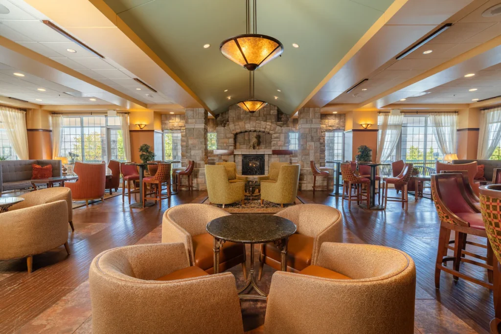 Chateau on the Lake Resort Spa and Convention Center - Image 2