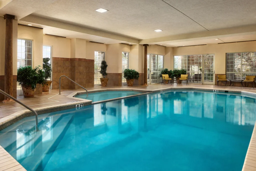 Chateau on the Lake Resort Spa and Convention Center - Image 4