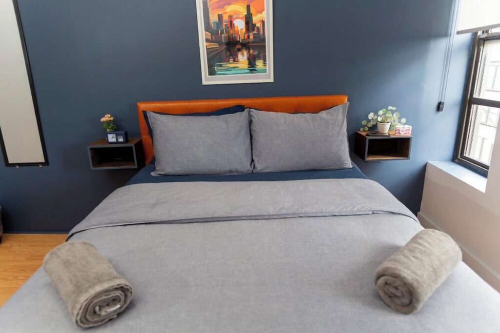 Chicago Parthenon Hostel - Image 3