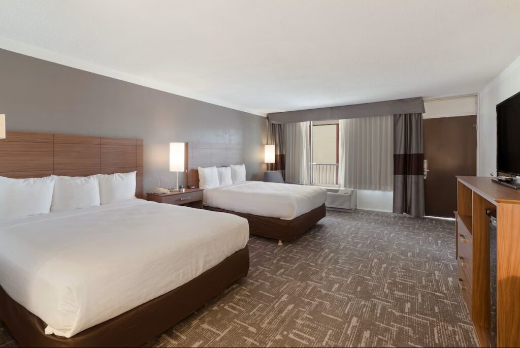 Clarion Hotel Concord-Walnut Creek - Image 2