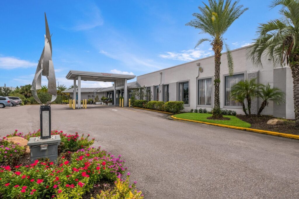 Clarion Inn & Suites Across From Universal Orlando Resort