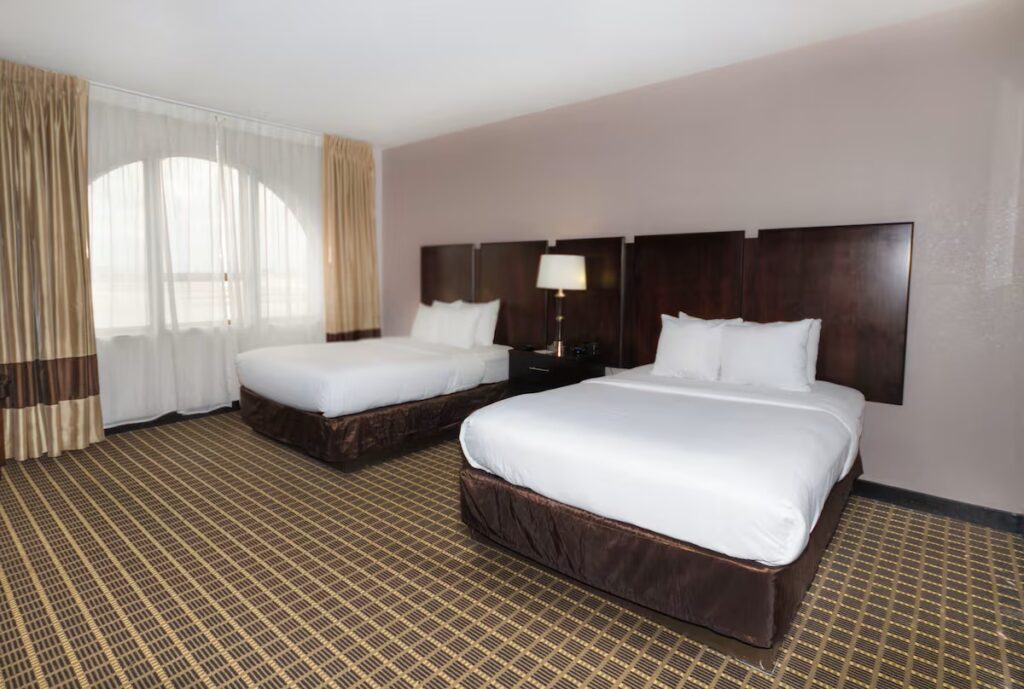 Clarion Inn & Suites Miami International Airport - Image 2