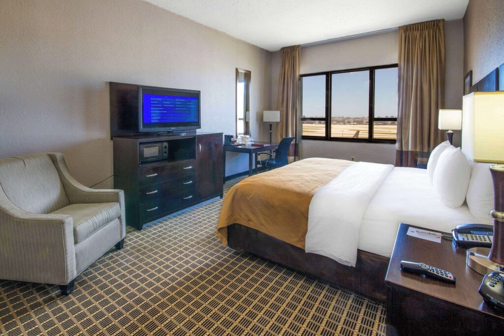 Clarion Inn & Suites Miami International Airport - Image 3