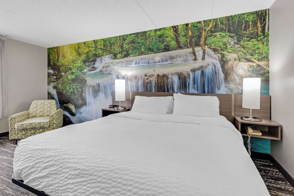 Clarion Pointe Near Erie Casino - Image 2