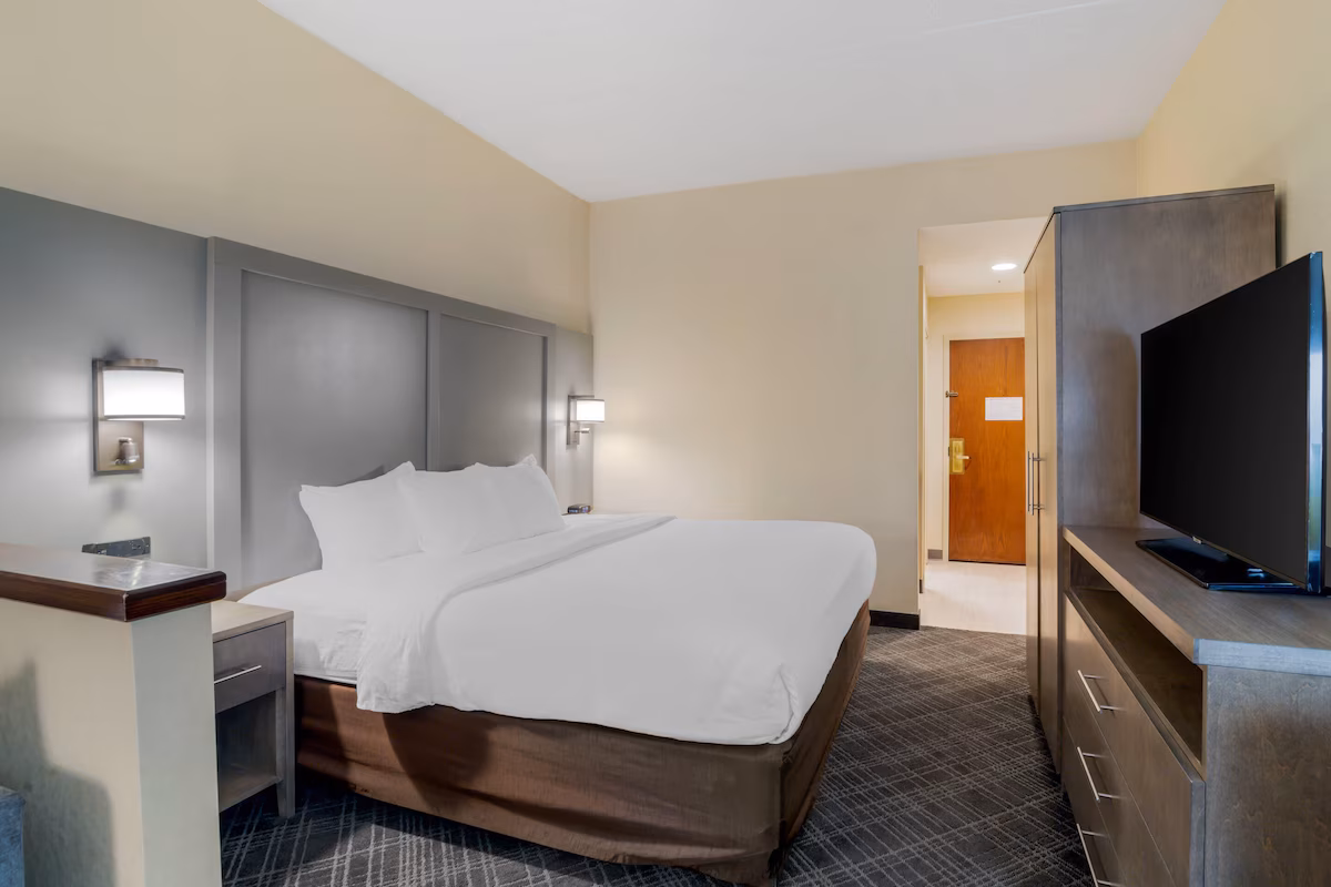 Comfort Inn Bismarck - Image 6