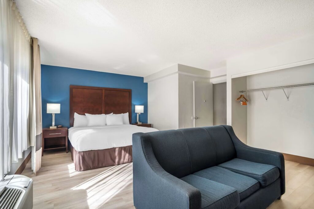 Comfort Inn Charlotte Airport Uptown - Image 2