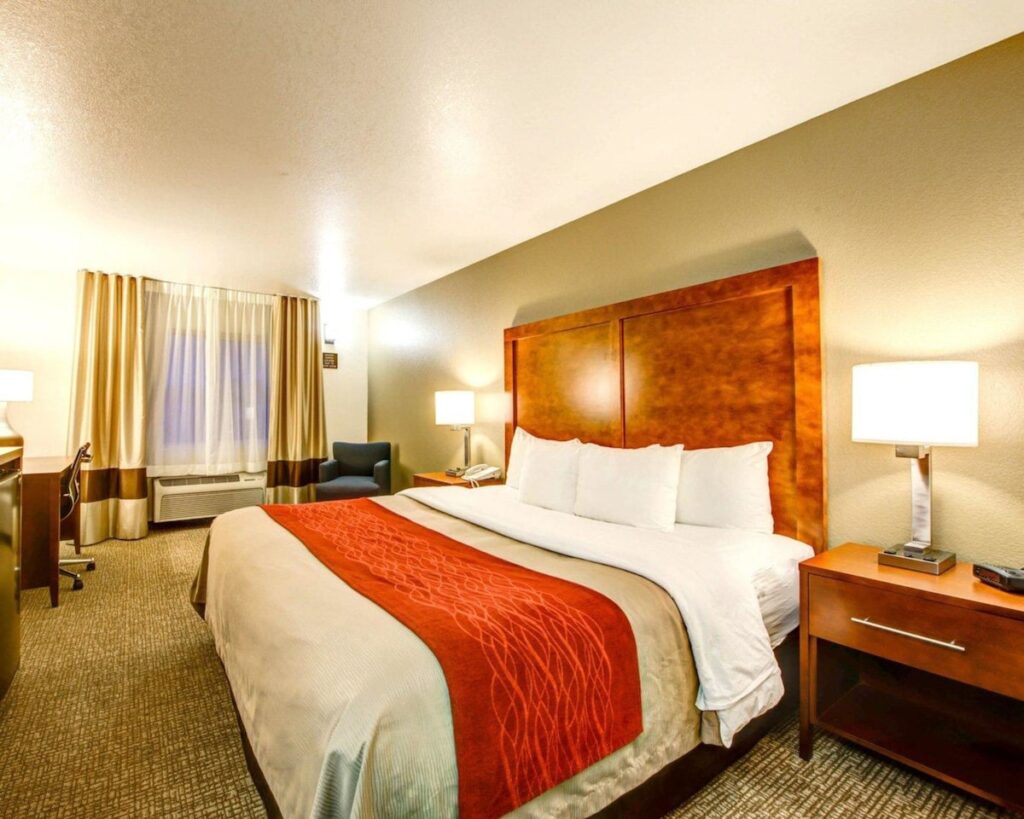 Comfort Inn Fontana - Image 2