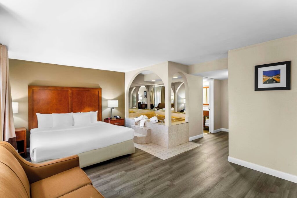 Comfort Inn Red Horse Frederick - Image 2