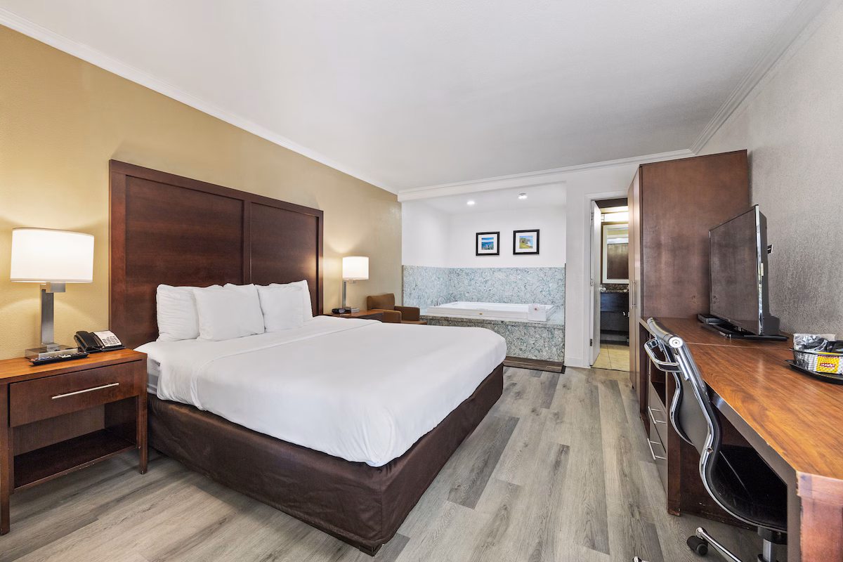 Comfort Inn Santa Cruz North - Image 5