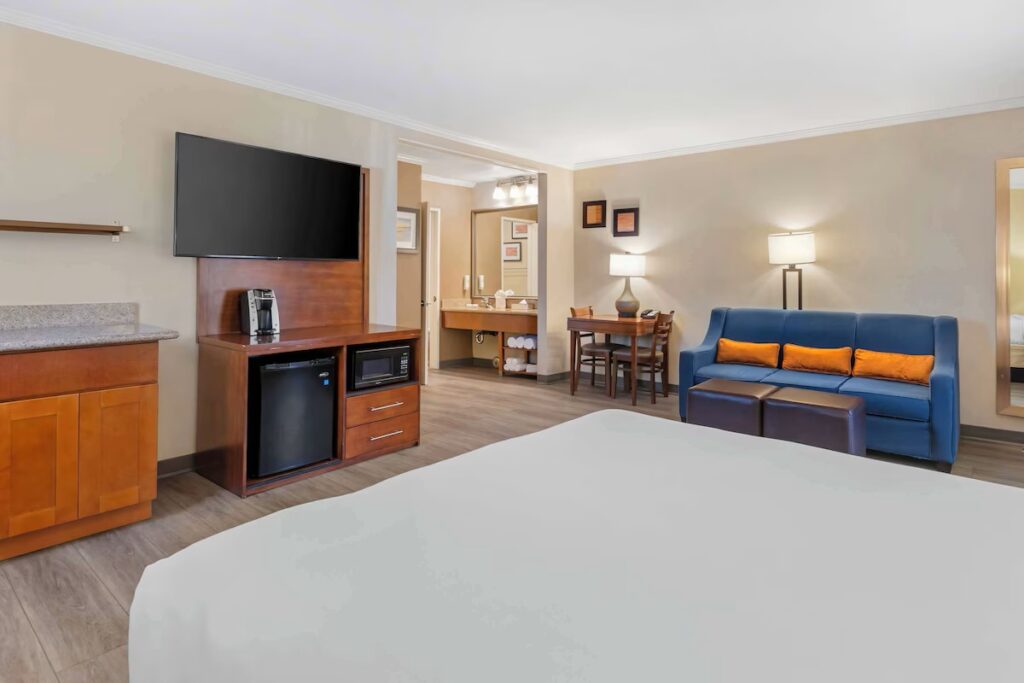 Comfort Inn Santa Monica - West Los Angeles - Image 2