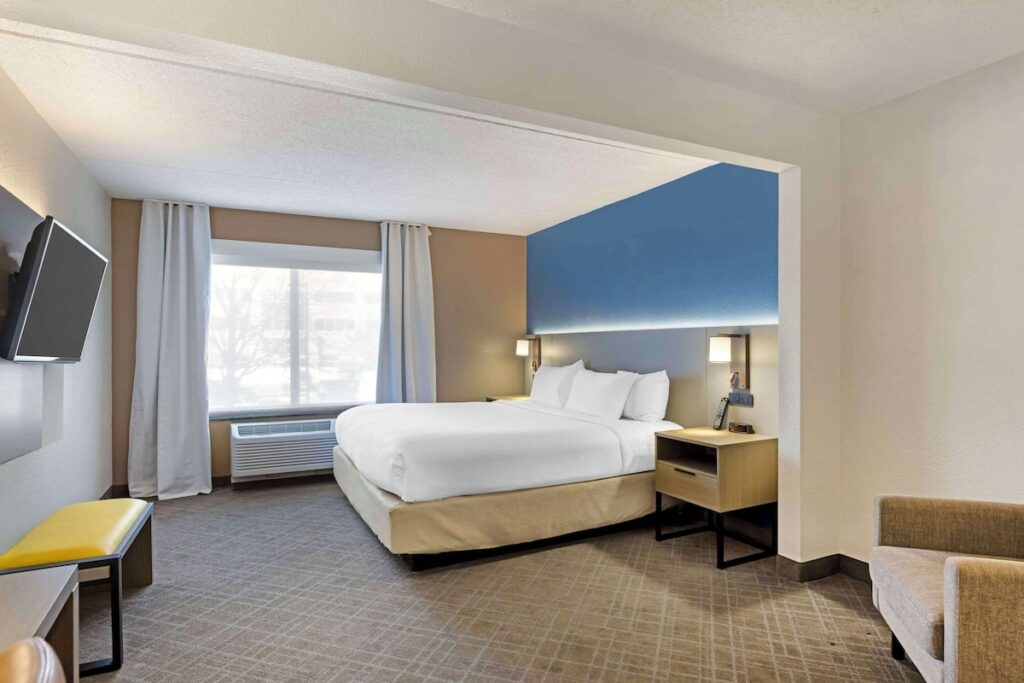 Comfort Inn & Suites Arlington Heights - Buffalo Grove - Image 2