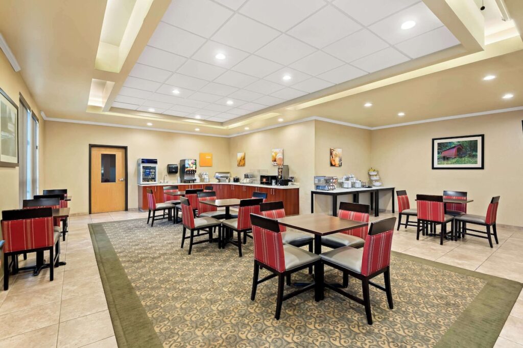 Comfort Inn & Suites Creswell - Image 4