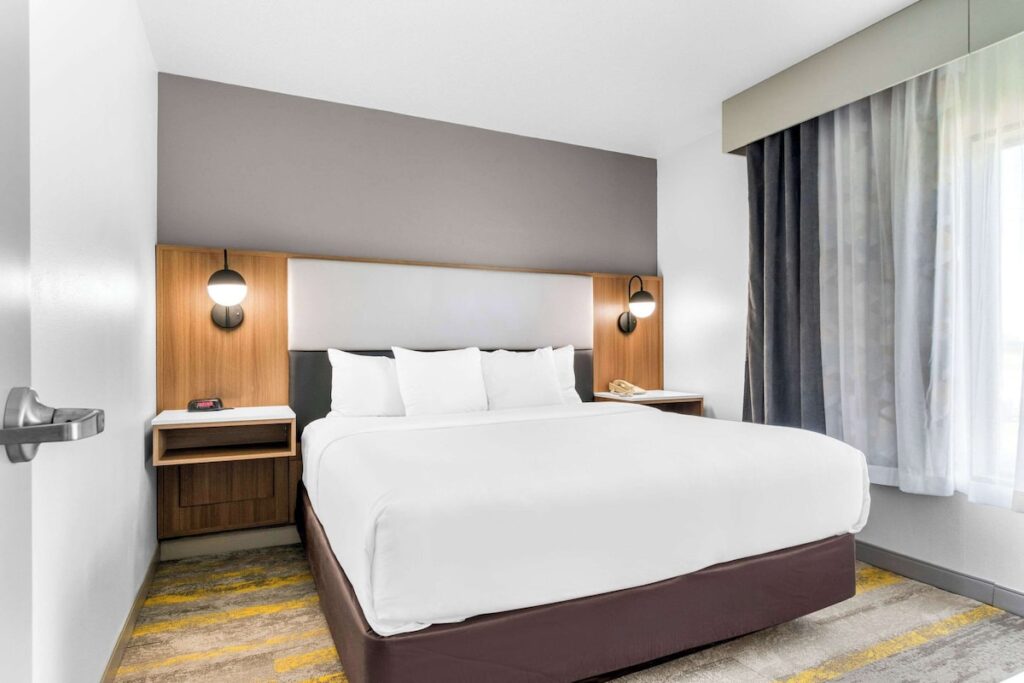 Comfort Inn & Suites Harrisburg-Hershey North - Image 3