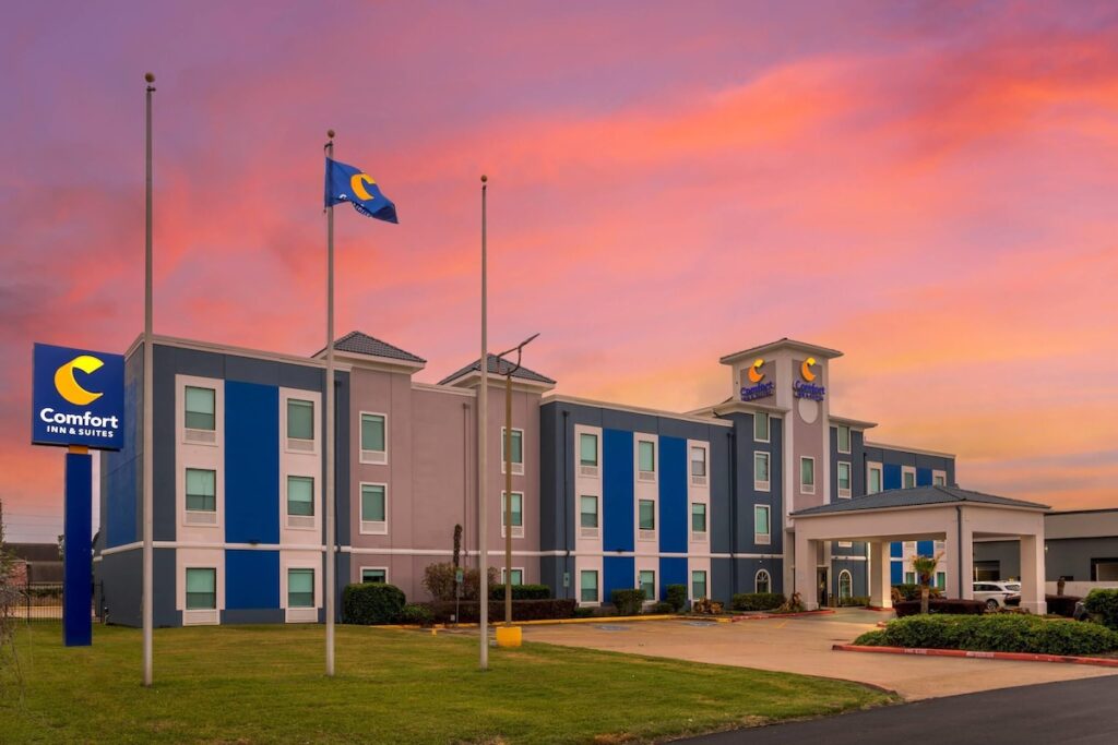 Comfort Inn & Suites Houston FM1960 - Champions - Image 2