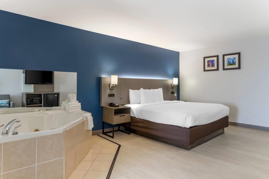 Comfort Inn & Suites Houston FM1960 - Champions - Image 5