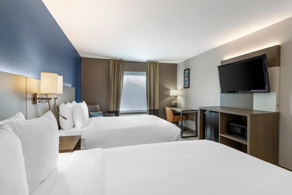 Comfort Inn & Suites Houston FM1960 - Champions - Image 4