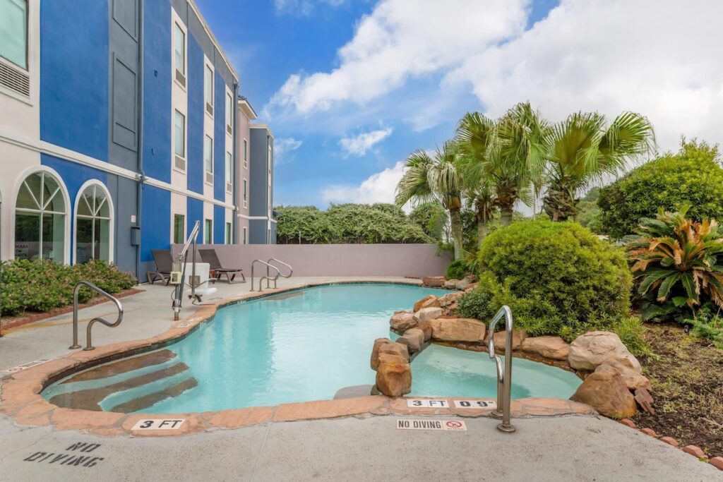 Comfort Inn & Suites Houston FM1960 - Champions - Image 3