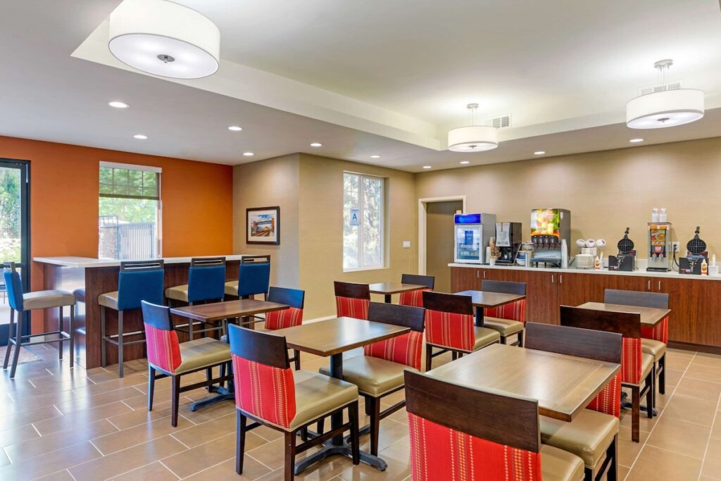 Comfort Inn & Suites Near Ontario Airport - Image 4