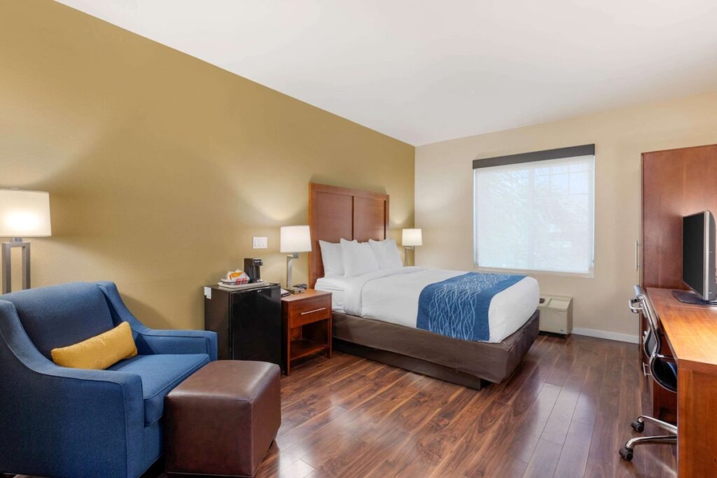 Comfort Inn & Suites Near Ontario Airport - Image 2