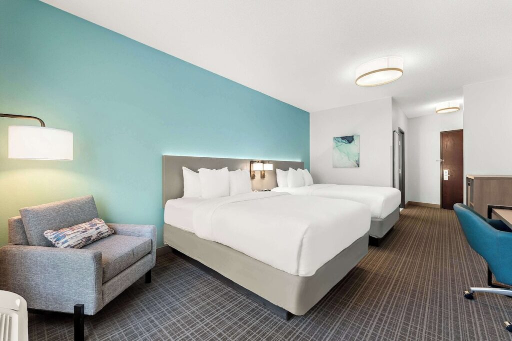 Comfort Inn & Suites Wilkes Barre - Arena - Image 3