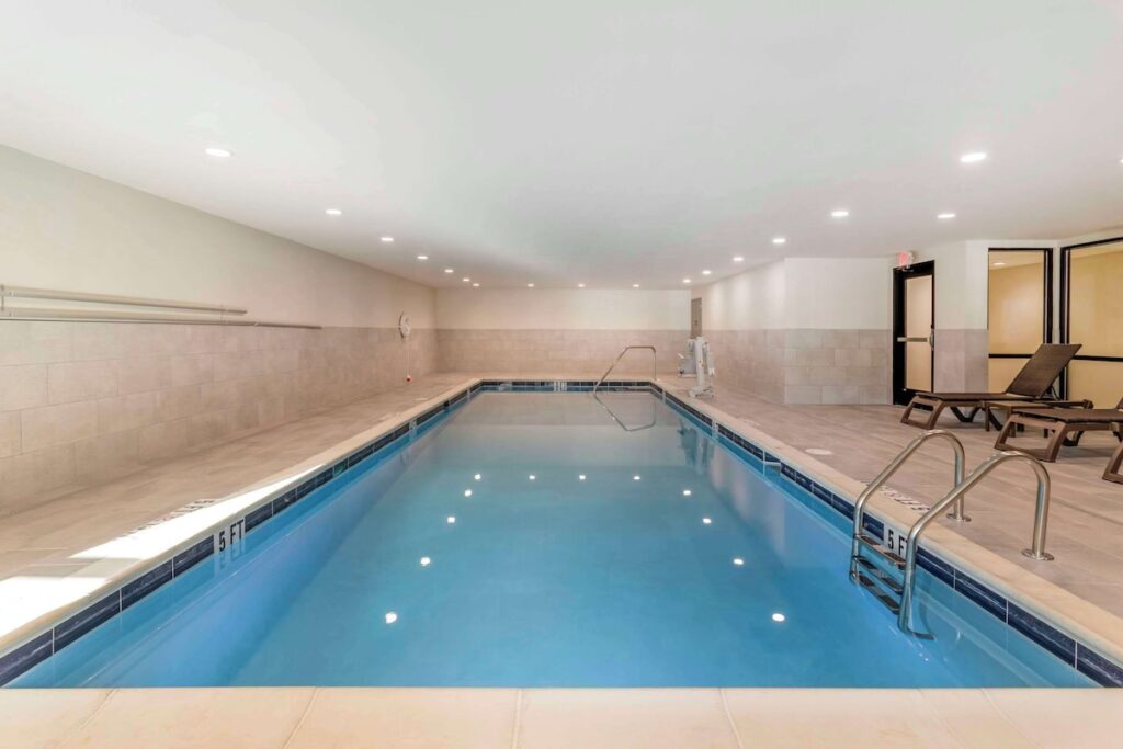 Comfort Suites Gatlinburg Downtown-Convention Center - Image 4