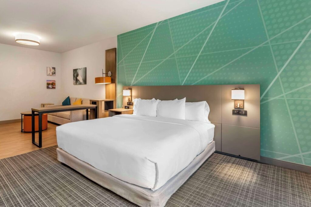 Comfort Suites Gatlinburg Downtown-Convention Center - Image 3