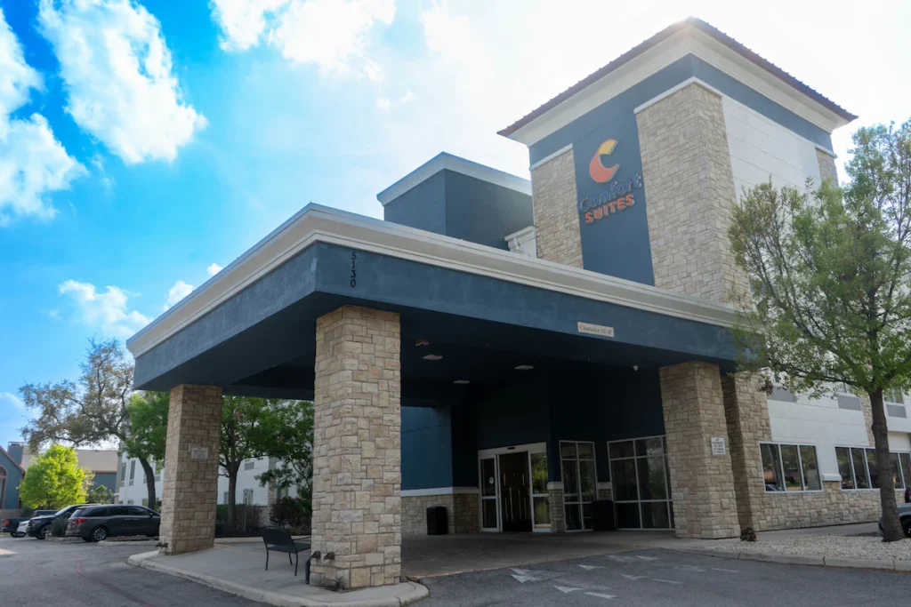Comfort Suites Medical Center near Six Flags