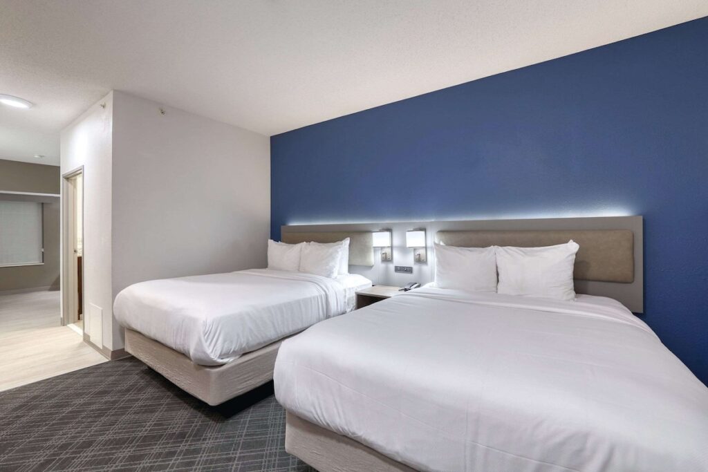 Comfort Suites Milwaukee Airport - Image 3