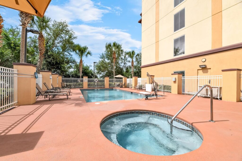 Comfort Suites Orlando Airport - Image 3