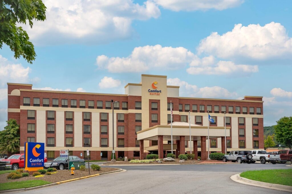 Comfort Suites Outlet Center