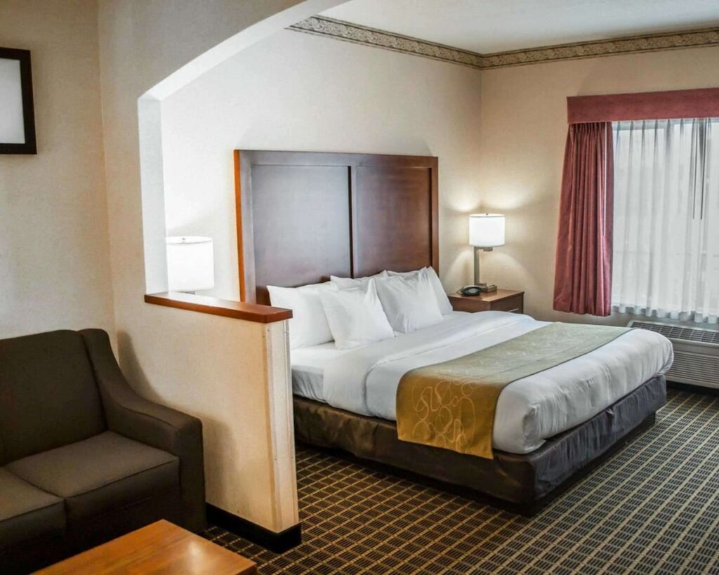 Comfort Suites Portland Southwest - Image 3