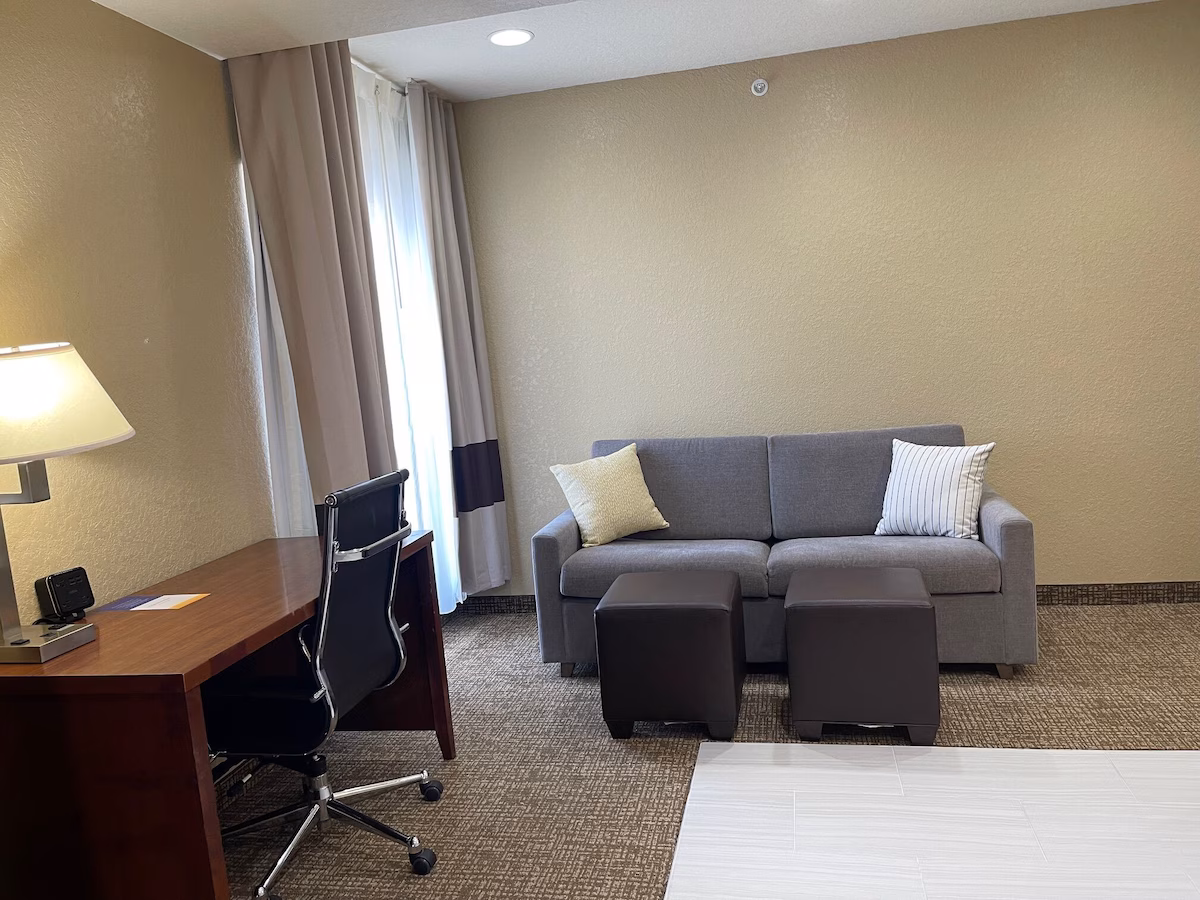 Comfort Suites Near Seaworld - Image 4